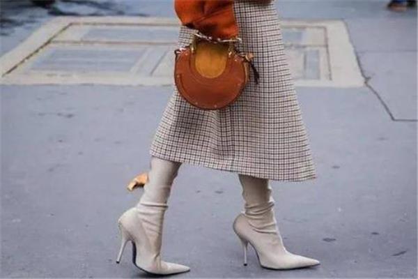 袜靴适合什么腿形 细腿妹子更适合 袜靴适合什么腿形 细腿妹子更适合