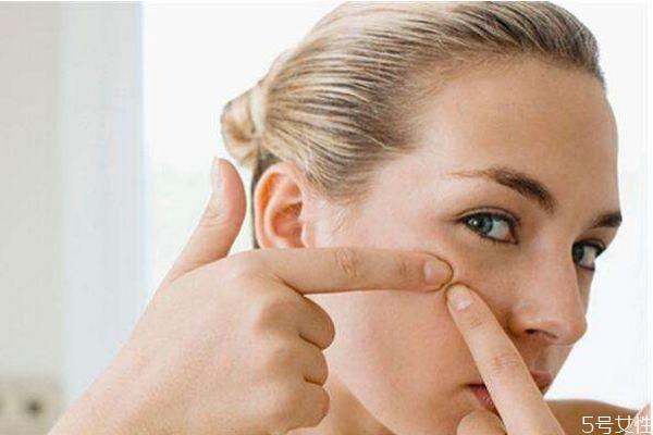 为什么脸上会长包呢 长包的原因是什么呢 为什么脸上会长包呢 长包的原因是什么呢