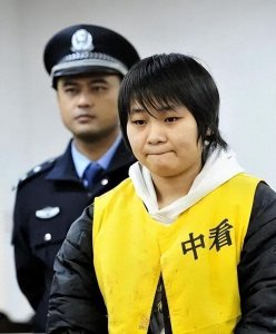 ​“杀父母碎尸”齐萍萍：淡定与尸体共处4天，判刑后大喊：不想死