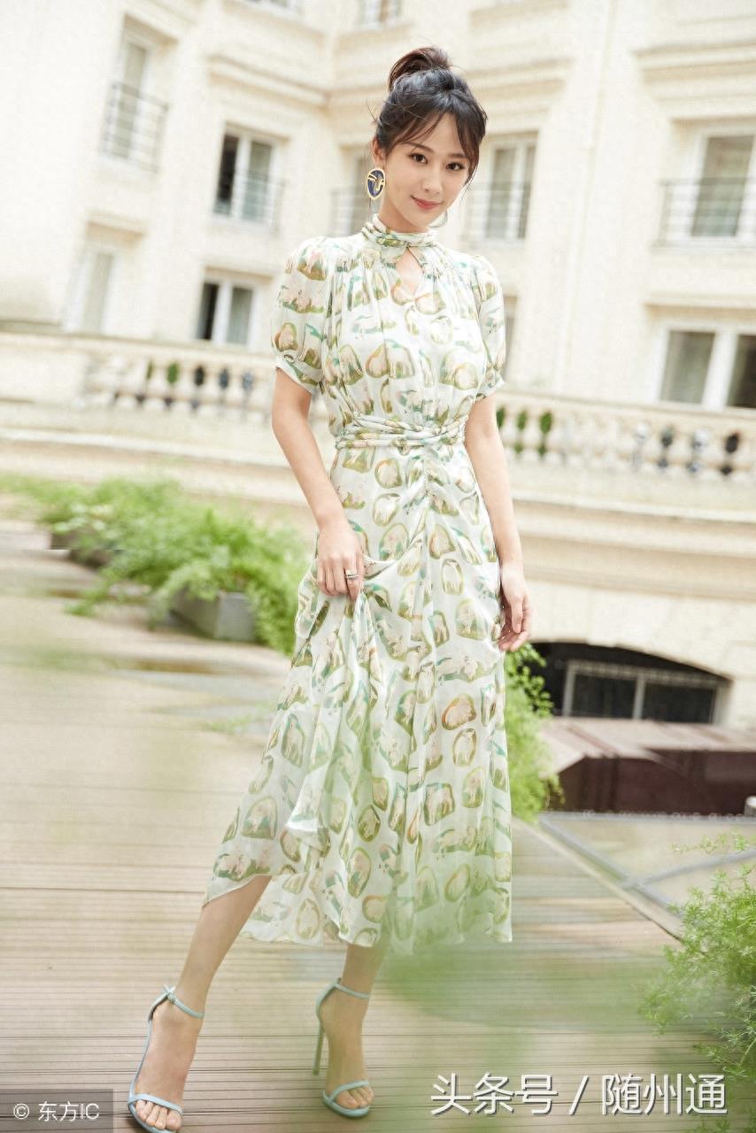 杨紫,92年生25岁,参演过40多部电视剧,戏路宽深受大众喜爱