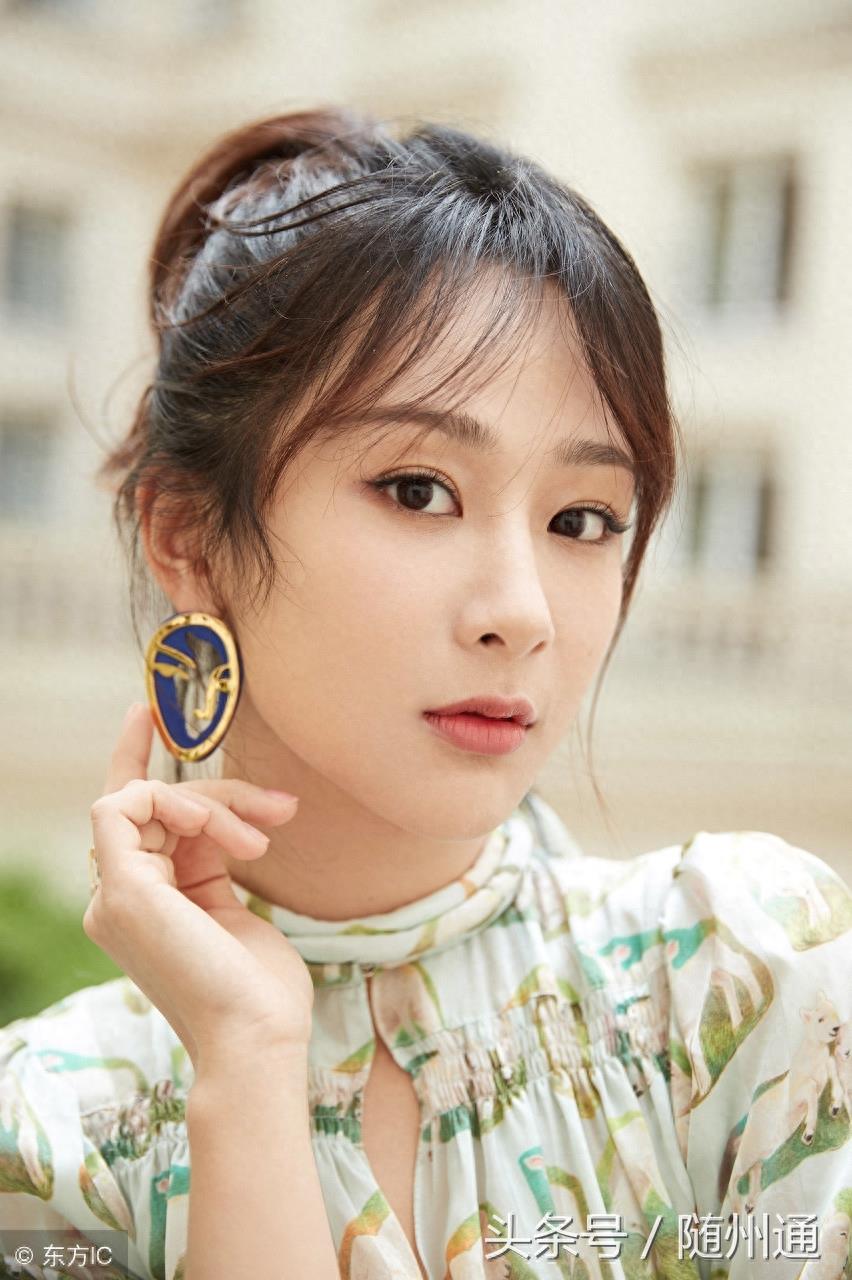 杨紫,92年生25岁,参演过40多部电视剧,戏路宽深受大众喜爱