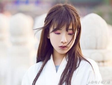 ​她因与许嵩合唱《素颜》走红 获利千万却嘲讽许嵩又穷又瘦！