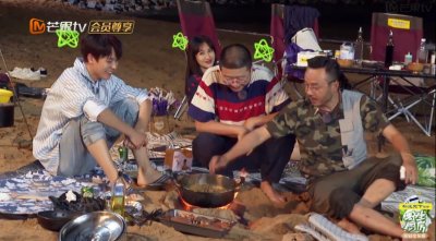 ​《野生厨房》李菲儿全程凹造型啥也不干！对比下姜妍太接地气了！