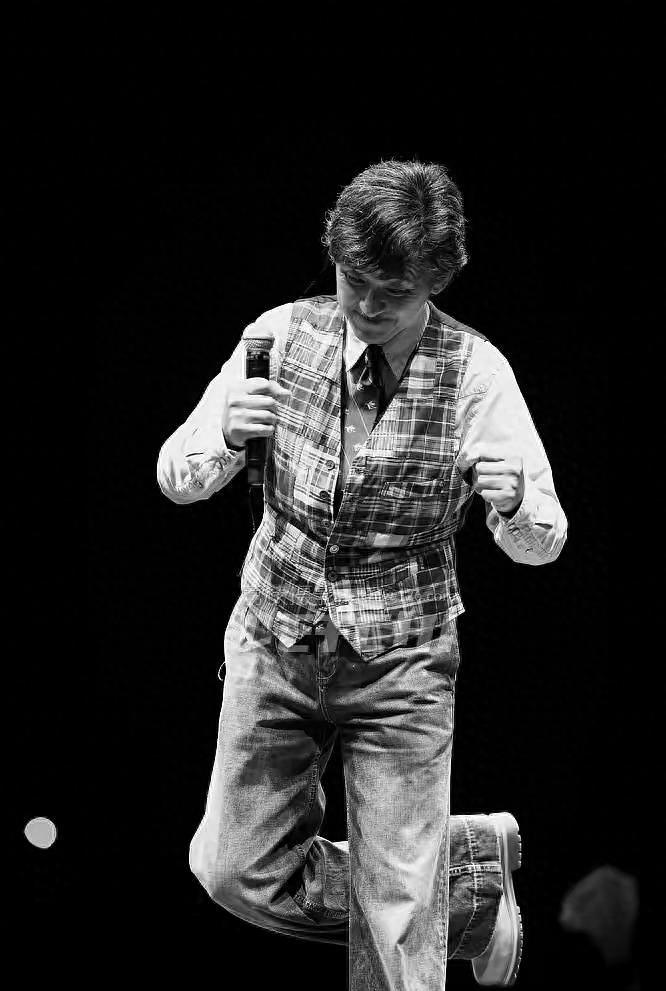 老照片:香港乐坛一代歌王林子祥