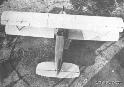 ​道格拉斯的第一款军用飞机，曾登上“兰利”号航母的DT鱼雷轰炸机