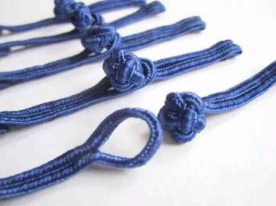 ​旗袍上的纽扣原来是这样编的！