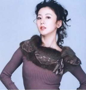 ​汤芳：1983年娇媚人体艺术模特的璀璨人生与经典作品