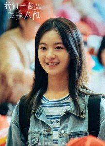 ​李庚希荣获金鸡奖最佳女主角，成为最年轻影后引发热议