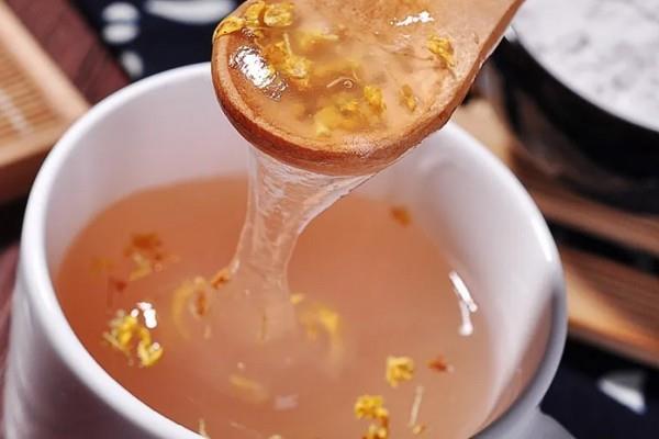 藕粉冲出来是乳白色能吃吗 藕粉冲出来是什么颜色 藕粉冲出来是乳白色能吃吗 藕粉冲出来是什么颜色