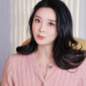 ​婚姻的洗礼：王艳从豪门太太到自我重塑的心路历程