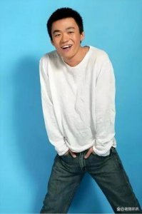 ​王宝强之子成年！近照流出引网友关注，父亲身份成谜终解开