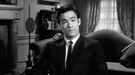 全方位回顾李小龙各个时期的肌肉照:梅花香自苦寒来