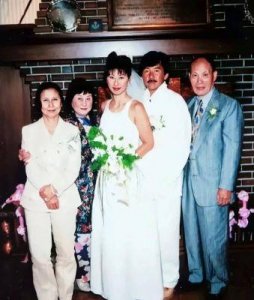 ​林子祥罕见同场现身，与两任妻子亲密互动：一时陪伴叶倩文，一时搂着前妻合影