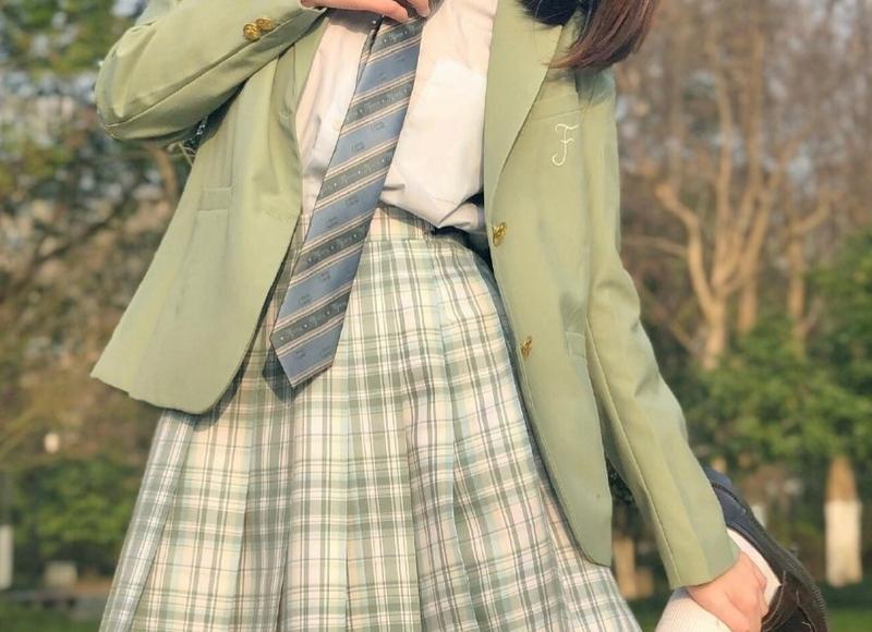 “十天他一条消息也不回，分手了才懂，有些人不该遇见不该动情”