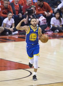 ​篮球-NBA总决赛第五场：猛龙不敌勇士