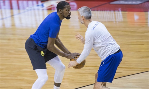 篮球——NBA总决赛第五场:猛龙不敌勇士