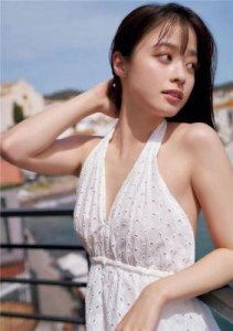 ​桥本环奈：美丽与性感并存的日本偶像