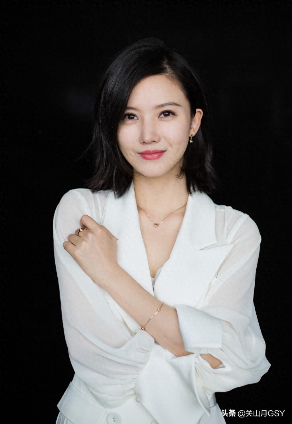 美女演员：杨子姗，代表作品有《致青春》、《重返20岁》