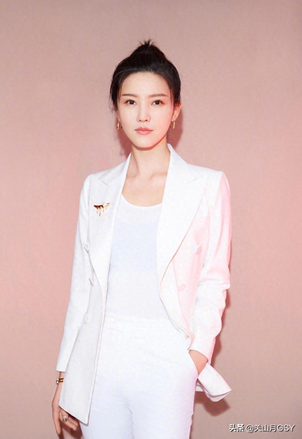 美女演员：杨子姗，代表作品有《致青春》、《重返20岁》