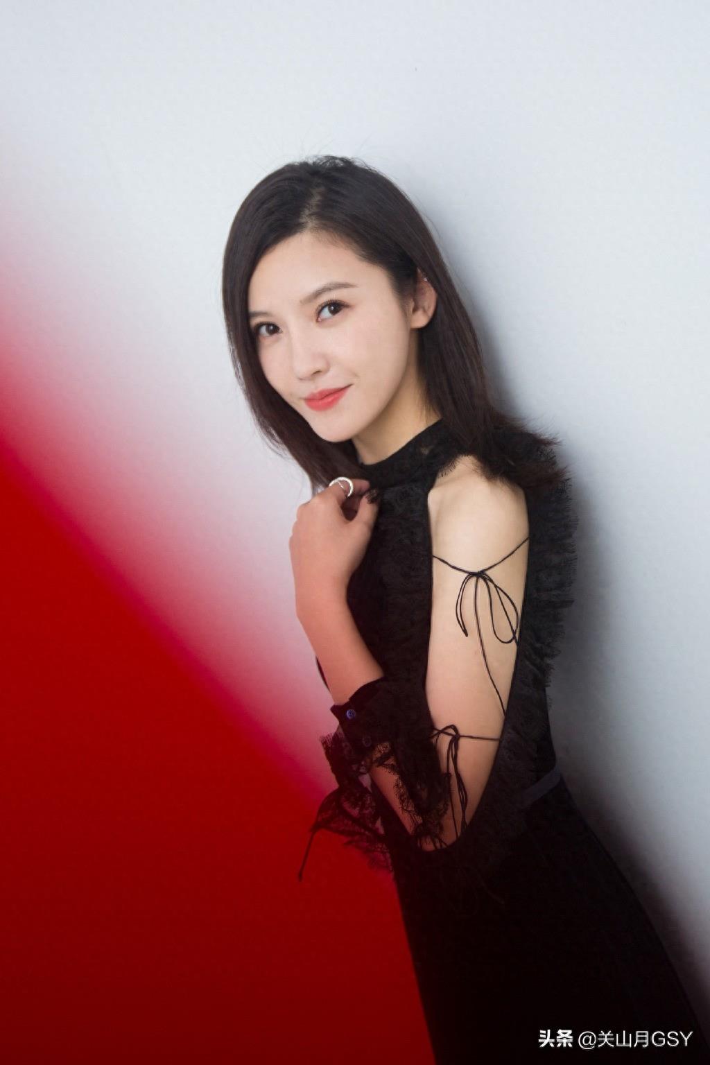 美女演员：杨子姗，代表作品有《致青春》、《重返20岁》