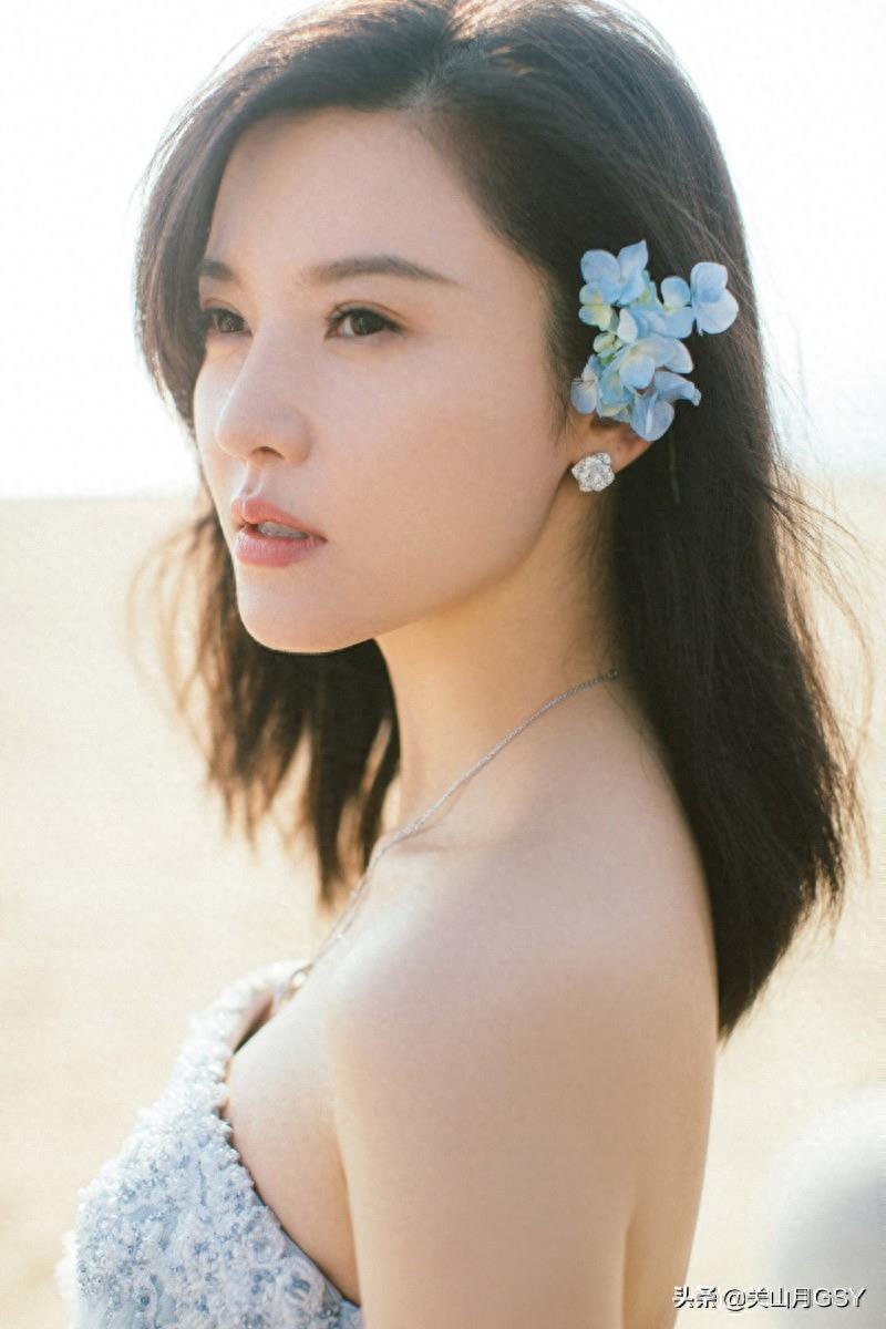 美女演员：杨子姗，代表作品有《致青春》、《重返20岁》