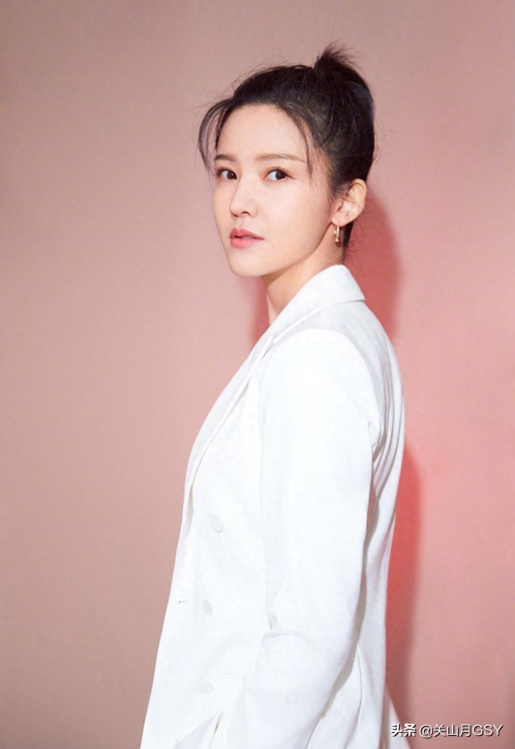 美女演员：杨子姗，代表作品有《致青春》、《重返20岁》