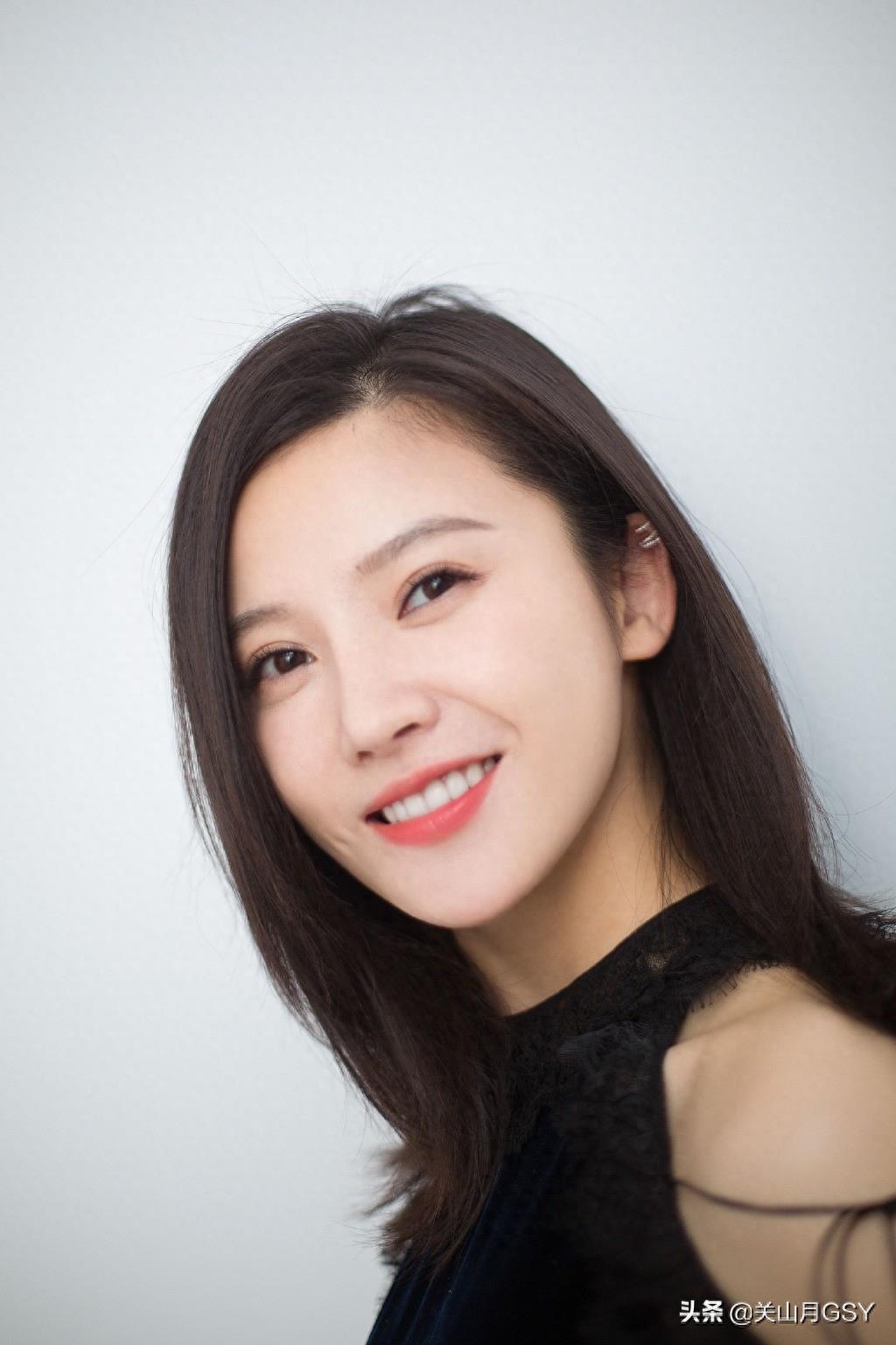 美女演员：杨子姗，代表作品有《致青春》、《重返20岁》