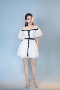 ​梁洁恋情曝光，男朋友身份引人关注作为美女演员，她如此早便开始恋爱，令人惊