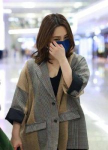 ​阿娇在家“负责貌美如花”，却因体重引发热议，网友：少女胯不再，贵妇胯！