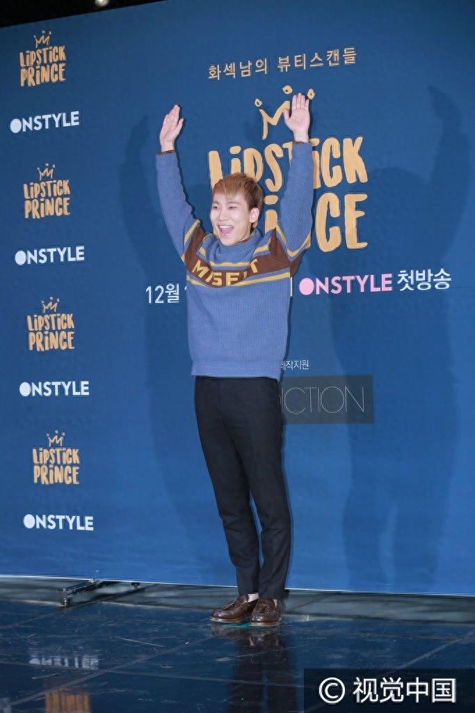 综艺《Lipstick Prince》发布会 金希澈嘴唇閃亮粉嘟嘟