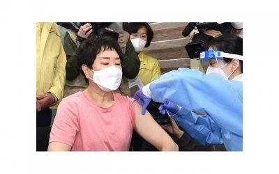 ​他结婚都不舍得拿钱，却对朋友大手大脚