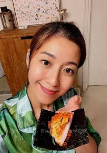 ​王浩信陈自瑶否认离婚，女方亲自发文辟谣，网友却直呼失望