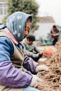 ​我是一名42岁农村留守妇女，我来告诉你，农村留守妇女的真实生活