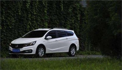 ​最有个性的宝骏310W改装，打开发动机舱，车主忍不住笑了！