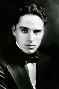 ​演员查理卓别林，最著名喜剧演员，奥斯卡永远的偶像