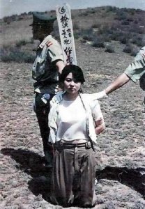 ​“最美死刑犯”任雪：穿着露脐装上路，被枪决前，她突然张开了嘴