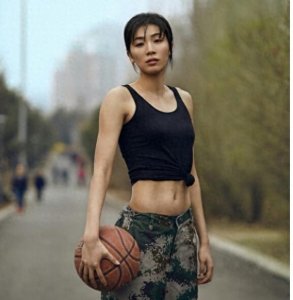 ​1米88篮球女神赵爽，30岁仍单身，曾合作库里，科比：她很赞