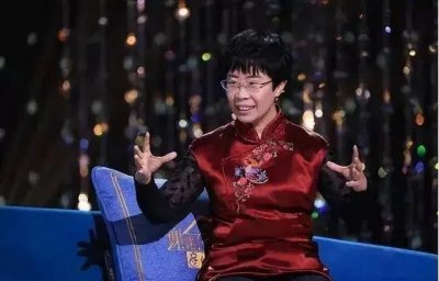 ​北大才女蒙曼：32岁走红百家讲坛，47岁还未婚， 父母为其买房征婚