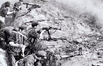 ​这两位中将是亲家，很少人知道，他们晚年一个比一个被组织重用