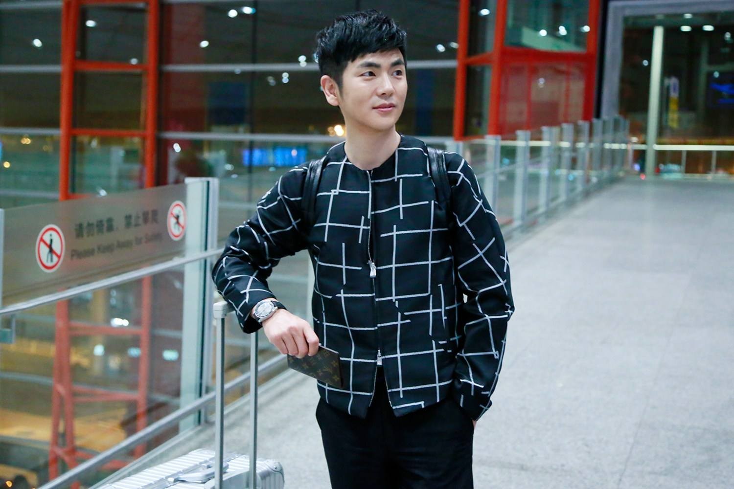 张晓龙现实中的老婆是谁?曹贵人和温太医婚纱照曝光原来是她