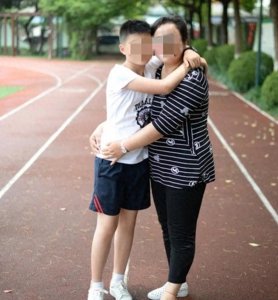 ​单亲妈妈陪读青春期儿子必知：守护边界，让爱更有温度