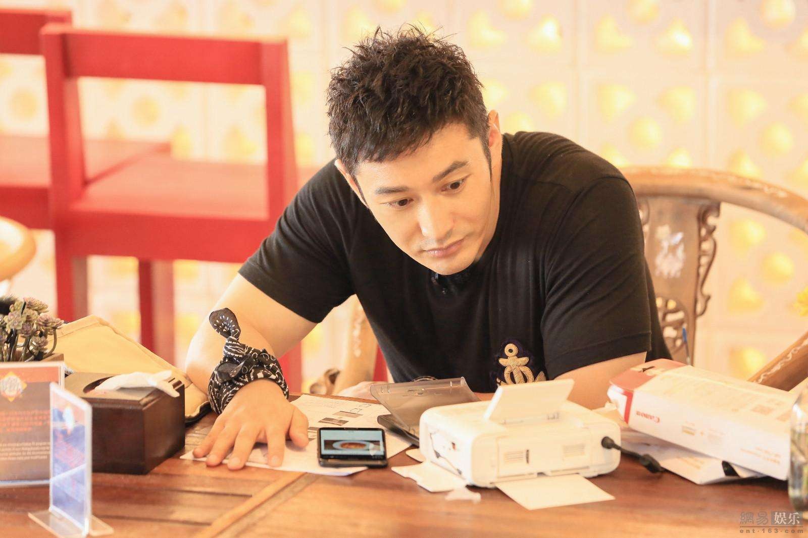 黄晓明为何被全网黑被骂恶心原因?网友要求黄晓明滚出中餐厅真相