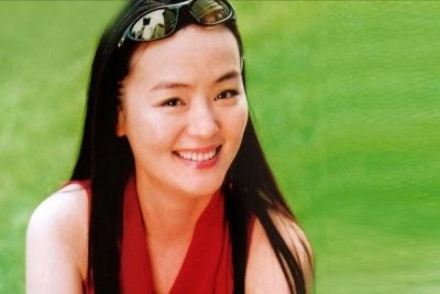 ​央视主持孙小梅：曾被万人追捧，嫁小丈夫婚姻幸福，儿子成她骄傲