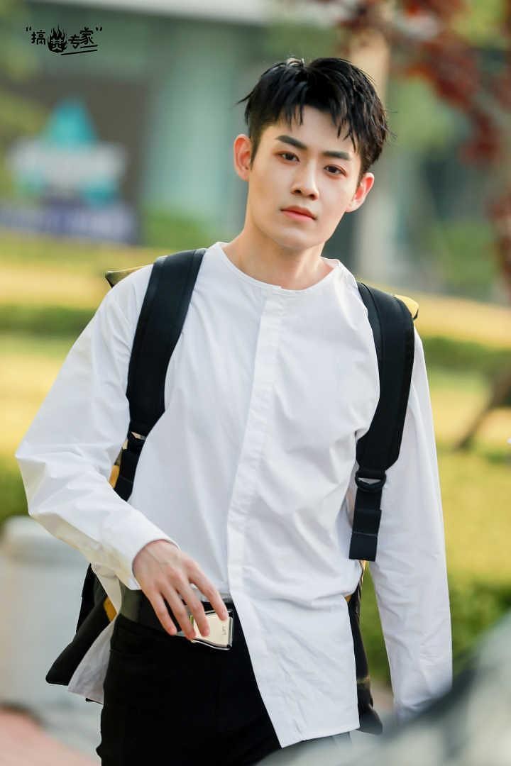 彭楚粤个人资料写真作品