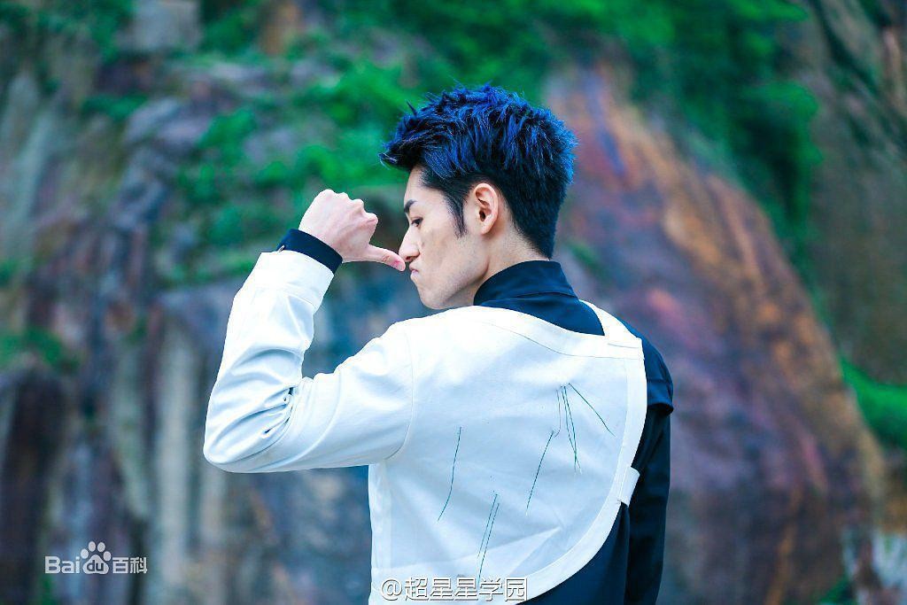 彭楚粤个人资料写真作品