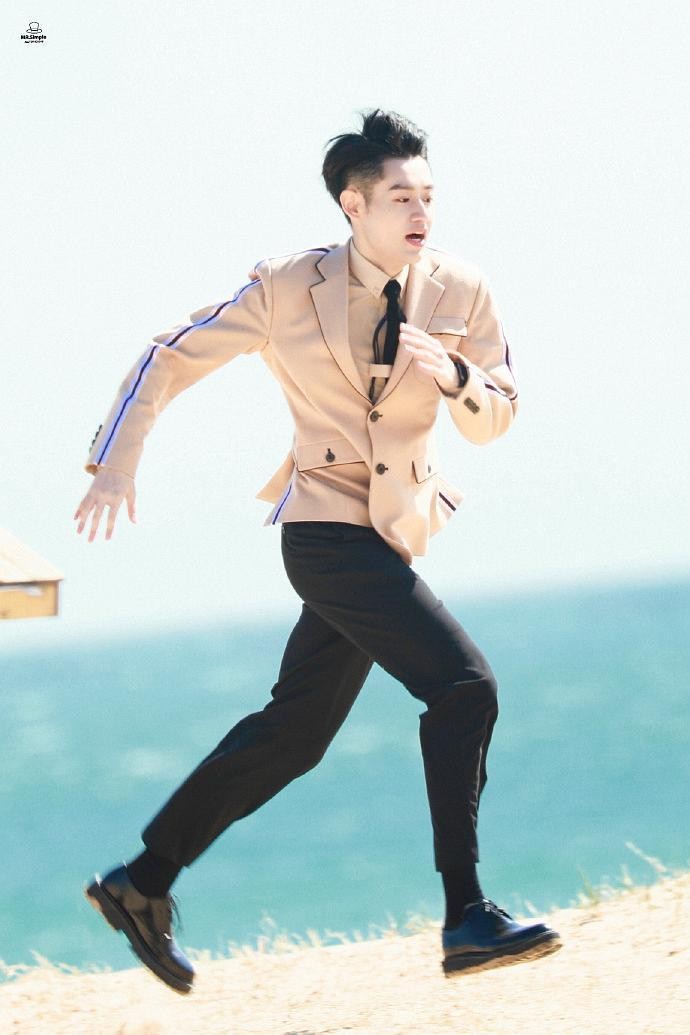 彭楚粤个人资料写真作品