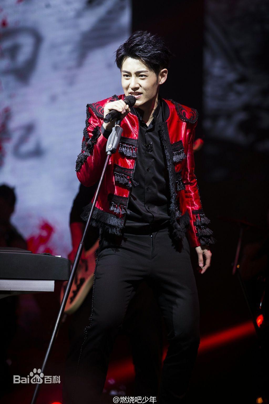 彭楚粤个人资料写真作品