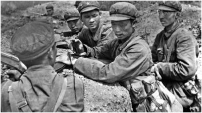 ​9次中印冲突中最帅的一次，解放军飞踹印度士兵，印度兵倒地不起