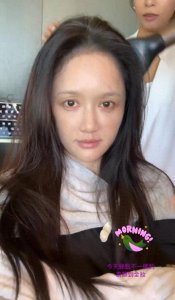 ​陈乔恩晒素颜到全妆视频，素颜状态好真实！