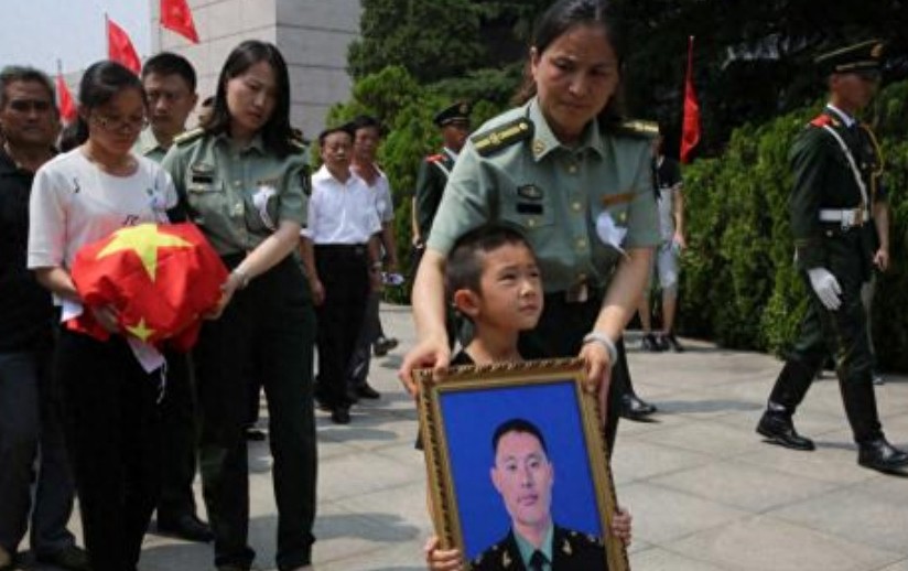 维和英雄杨树朋葬礼:曾出境《真正男子汉》,王宝强、袁弘悼念